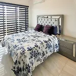Luxusphere With Gym, Pools And Rental Vehicle