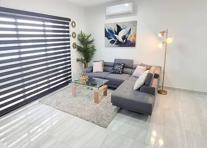 Luxusphere With Gym, Pools And Rental Vehicle